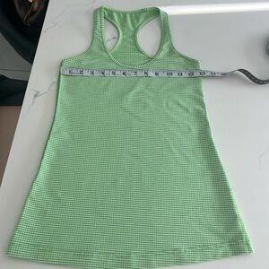 Lululemon tank top (size 6?)